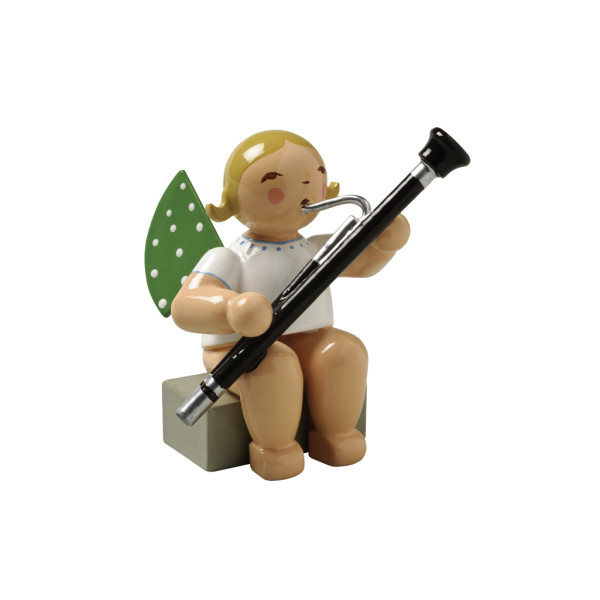 Engel mit Fagott, sitzend