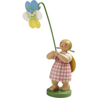 Mädchen mit Stiefmütterchen