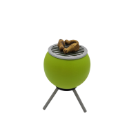 Räuchergrill mit Hühnerbeinen, grün