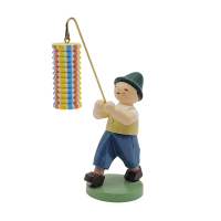 Junge mit langem Lampion